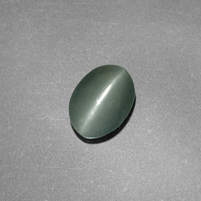 Натуральный зелёный chrysoberyl cat's eye 0,76 карата огранка овал, непрозрачный