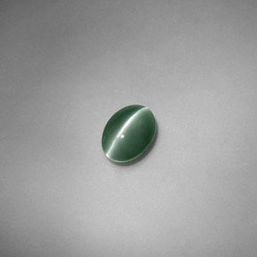 Натуральный зелёный chrysoberyl cat's eye 0,71 карата огранка овал, полупрозрачный