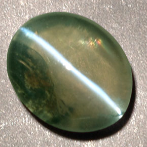 Натуральный зелёный chrysoberyl cat's eye 0,92 карата прозрачный, полупрозрачный