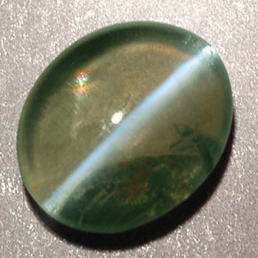 Натуральный зелёный chrysoberyl cat's eye 0,92 карата прозрачный, полупрозрачный