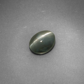 Натуральный зелёный chrysoberyl cat's eye 0,98 карата огранка овал, непрозрачный