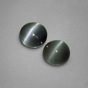 Натуральный зелёный chrysoberyl cat's eye  карата огранка круг, непрозрачный