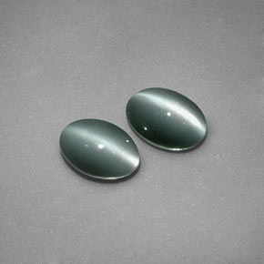 Натуральный зелёный chrysoberyl cat's eye  карата огранка овал, непрозрачный