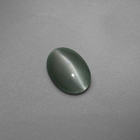 Натуральный зелёный chrysoberyl cat's eye 0,59 карата огранка овал, полупрозрачный