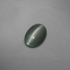 Натуральный зелёный chrysoberyl cat's eye 0,59 карата огранка овал, полупрозрачный