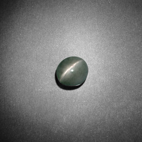 Натуральный зелёный chrysoberyl cat's eye 0,79 карата огранка овал, непрозрачный