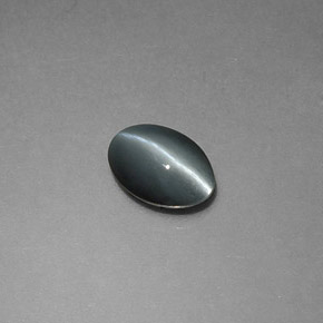 Натуральный серый chrysoberyl cat's eye 0,65 карата огранка овал, непрозрачный