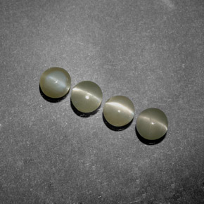 Натуральный зелёный chrysoberyl cat's eye 1,38 карата прозрачный, полупрозрачный