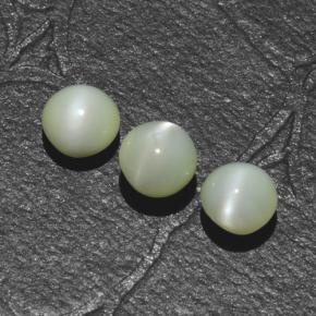 Натуральный зелёный chrysoberyl cat's eye 1,44 карата огранка круг, полупрозрачный