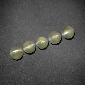 Натуральный зелёный chrysoberyl cat's eye 2,24 карата прозрачный, полупрозрачный
