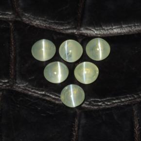 Натуральный зелёный chrysoberyl cat's eye 2,00 карата огранка круг, полупрозрачный