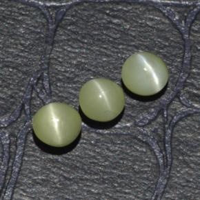 Натуральный зелёный chrysoberyl cat's eye 1,15 карата огранка круг, полупрозрачный