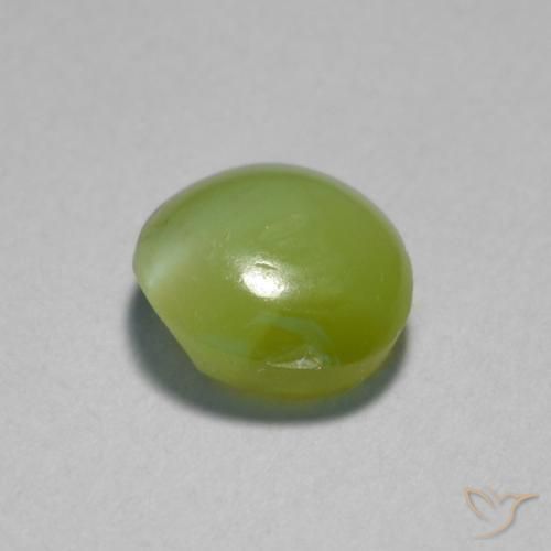Натуральный зелёный chrysoberyl cat's eye 0,89 карата огранка овал, полупрозрачный