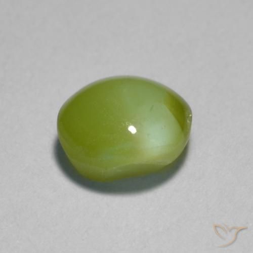 Натуральный зелёный chrysoberyl cat's eye 0,89 карата огранка овал, полупрозрачный