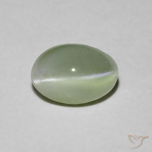 Натуральный зелёный chrysoberyl cat's eye 0,90 карата огранка овал, полупрозрачный