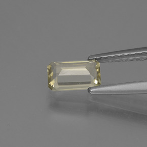 0.59 карата, натуральный Очень светло-желтый Диаспора, меняющая цвет, Изумрудная огранка, VVS-VS