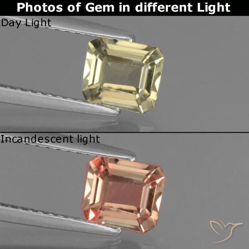 0.98ct Натуральный Очень светлый золотисто-желтый Диаспора, меняющая цвет, Изумрудная огранка, Чистота VS