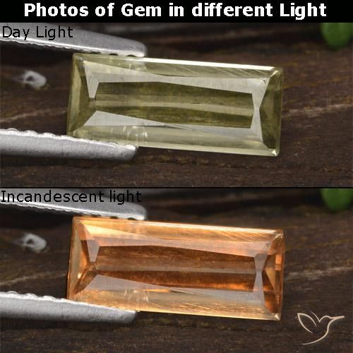 1.05ct Натуральный Очень светло-желтый Диаспора, меняющая цвет, Огранка Багет, Чистота VS