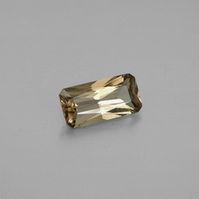 0.67 карата, натуральный Зеленовато-коричневый с переходом в красно-розовый Меняющий цвет гранат, Изумрудная огранка, Чистота VS