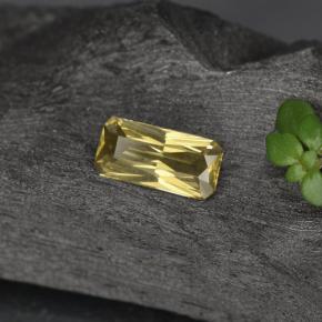 Натуральный жёлтый гранат с изменением цвета 0,60 карата изумрудная огранка, VVS-VS