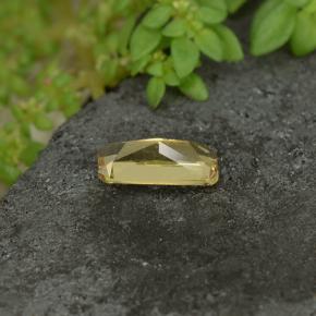 0.61 карата, натуральный Золотисто-желтый Меняющий цвет гранат, Изумрудная огранка, Чистота VS