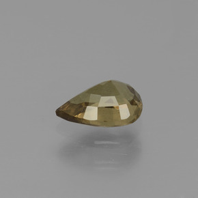 0.61 карата, натуральный Зеленовато-коричневый с переходом в красно-розовый Меняющий цвет гранат, Форма груши, Чистота VS