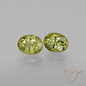 0.87 карата, натуральный Medium Light Green Демантоидный гранат, Овал, VS-SI