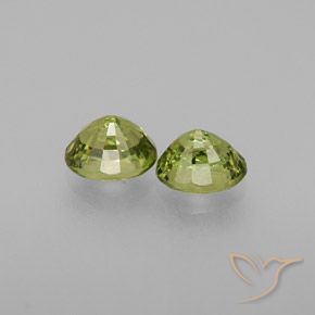 0.87 карата, натуральный Medium Light Green Демантоидный гранат, Овал, VS-SI