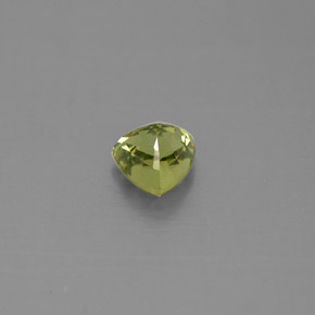 Натуральный зелёный демантоид 0,55 карата триллион, чистота VS