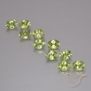 Натуральный Средний зеленый Демантоидный гранат 2,13 карата Огранка Овал, Чистота VS