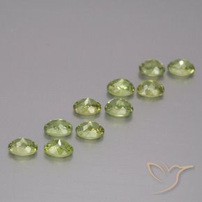 Натуральный Средний зеленый Демантоидный гранат 2,13 карата Огранка Овал, Чистота VS