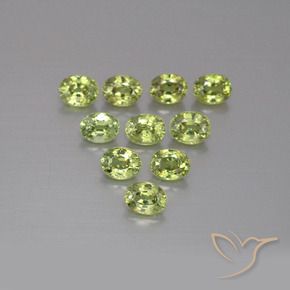2.66 карата, натуральный Medium Light Green Демантоидный гранат, Овал, Чистота VS