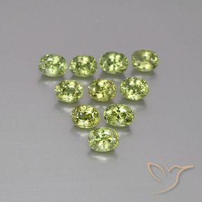 2.84 карата, натуральный Medium Light Green Демантоидный гранат, Овал, Чистота VS