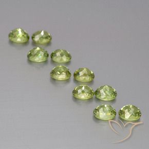 2.84 карата, натуральный Medium Light Green Демантоидный гранат, Овал, Чистота VS