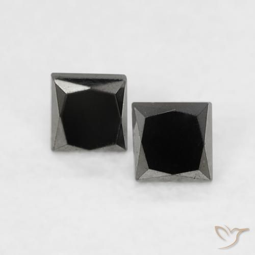 Драгоценные камни с черными бриллиантами 0,15 карат