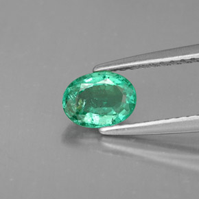 Натуральный зелёный изумруд 0,55 карата огранка овал, VS-SI