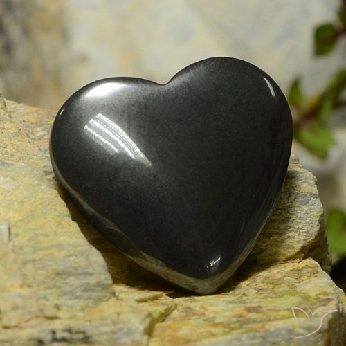 Купить драгоценный камень гематит в форме сердца 23,85 карат