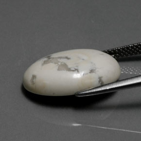 9.40 карата, натуральный Серовато-белый Хаулит, Огранка Овал, Непрозрачный