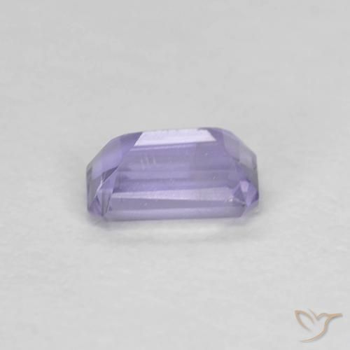 Натуральный лиловый иолит 0,28 карата изумрудная огранка, чистота VS
