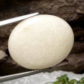 9.73 карата, натуральный Белый Жадеит, Огранка Овал, Полупрозрачный