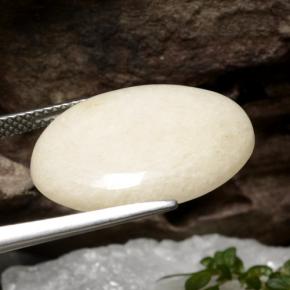 9.73 карата, натуральный Белый Жадеит, Огранка Овал, Полупрозрачный