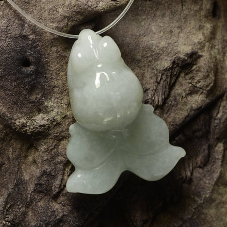 34.84 карата, натуральный Зеленовато-белый Жадеит, Необычная форма, Полупрозрачный