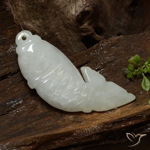 30.39 карата, натуральный Серовато-белый Жадеит, Необычная форма, Полупрозрачный