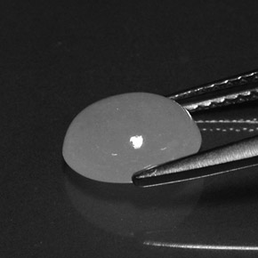 2.20 карата, натуральный Белый Жадеит, Огранка Овал, Полупрозрачный