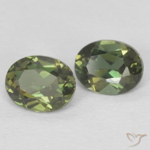0.37ctw Натуральный Medium Dark-Green Корнерупин, Овал, Чистота VS