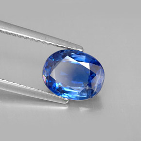 Натуральный синий кианит 2,28 карата огранка овал, чистота VS