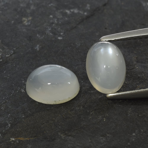 3.19 карата, натуральный Теплый белый Лунный Камень, Огранка Овал, Полупрозрачный