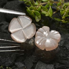 3.29 карата, натуральный Очень светло-коричневый Лунный Камень, Огранка Цветок, Полупрозрачный