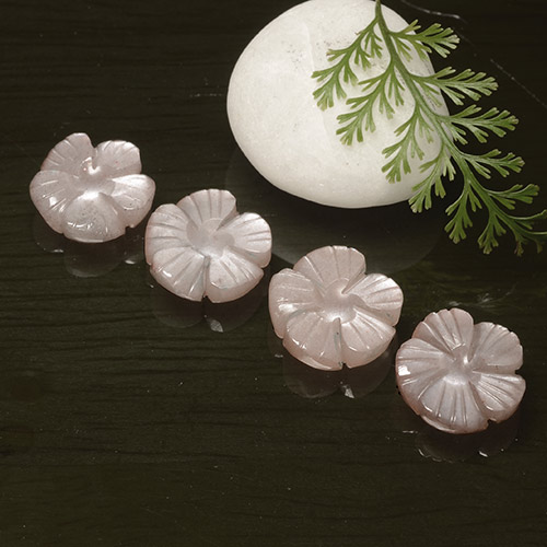 17.30 карата, натуральный Очень светло-розовый Лунный Камень, Огранка Цветок, Полупрозрачный