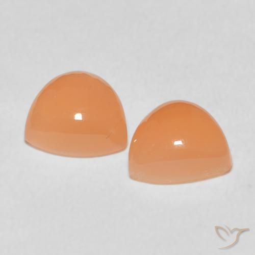3.70 карата, натуральный Medium Light-Orange Лунный камень, Триллион, Полупрозрачный